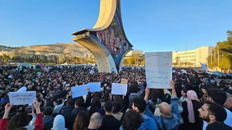 سوريا مظاهرة بالفيديو- السوريون يتظاهرون للمطالبة بدولة مدنيّة