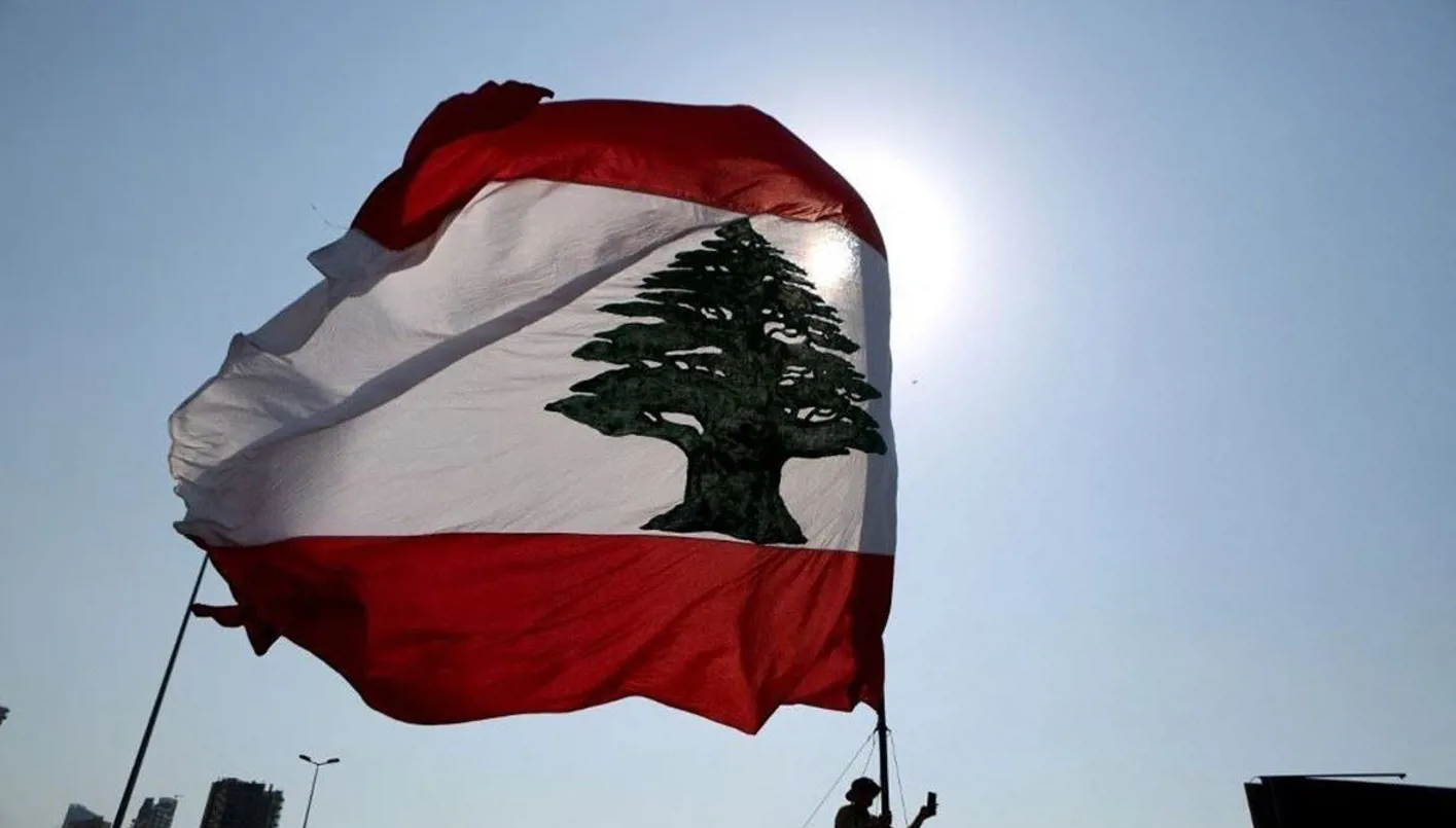 علم لبنان 66