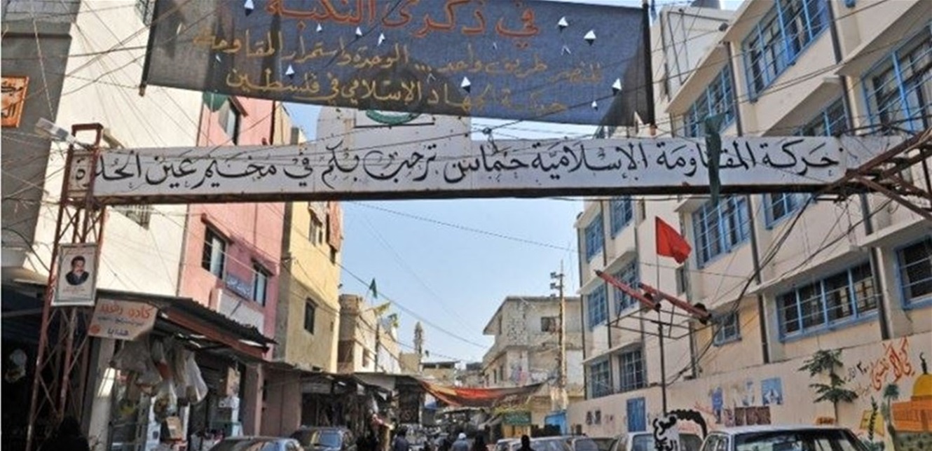 بالفيديو- ملثّم يطلق النار على فلسطيني ويرديه قتيلاً في مخيّم عين الحلوة