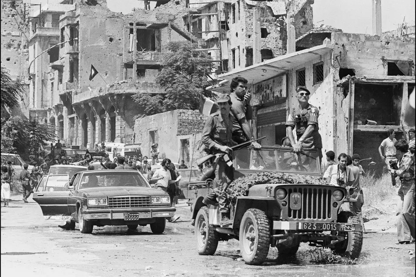 فلسطينيون مسلحون فلسطينيون مسلحون