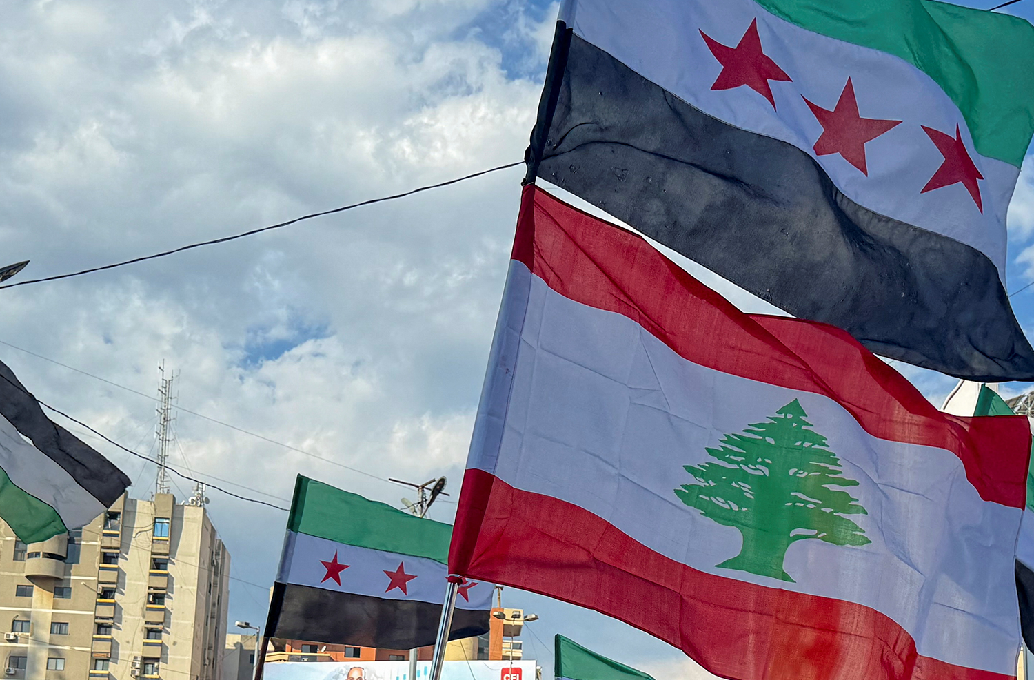 لبنان يواجه أزمة السلاح وسط تحولات إقليمية ودور سوري محوري