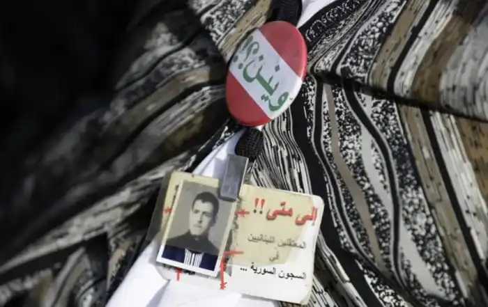 معتقلين لبنانيين