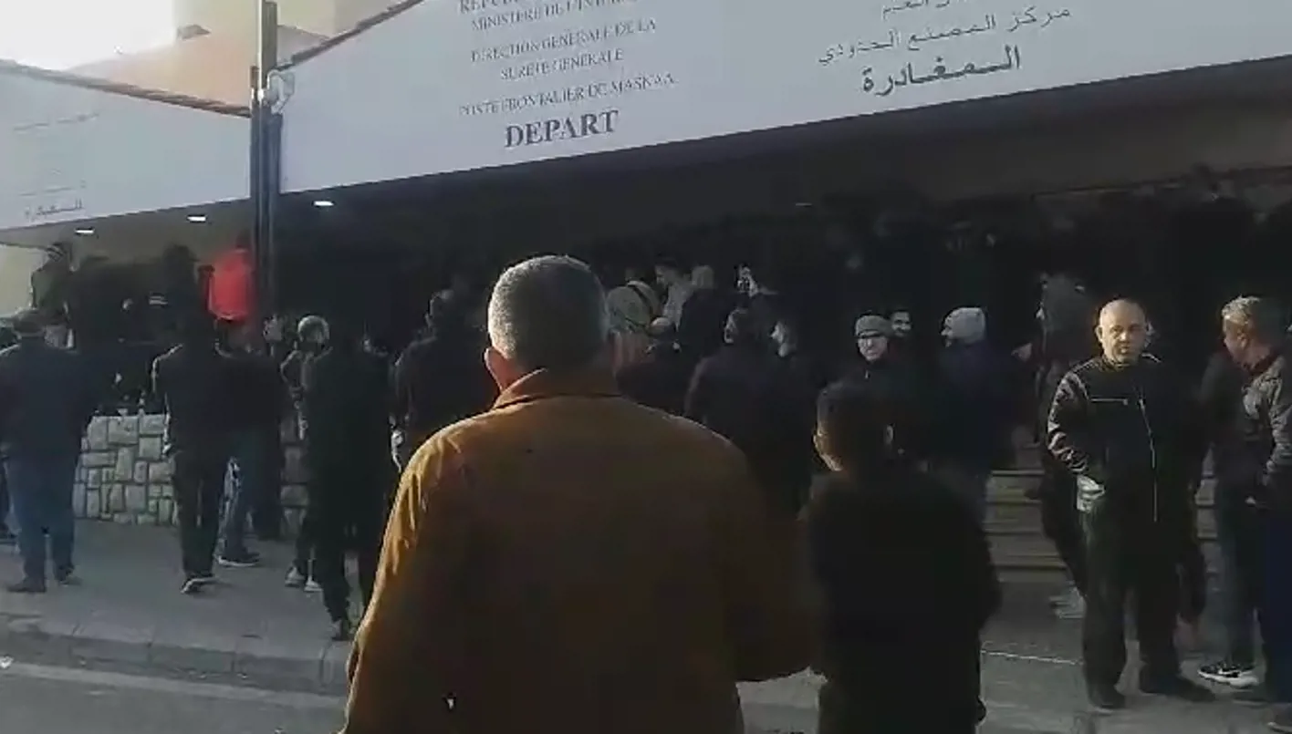 مغادرة المصنع مغادرة المصنع