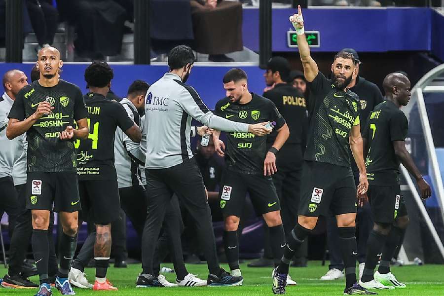 c9d15033-1a49-4d0d-b9ff-692f384cfa40 بنزيما يتألق والاتحاد يقصي الهلال بركلات الترجيح