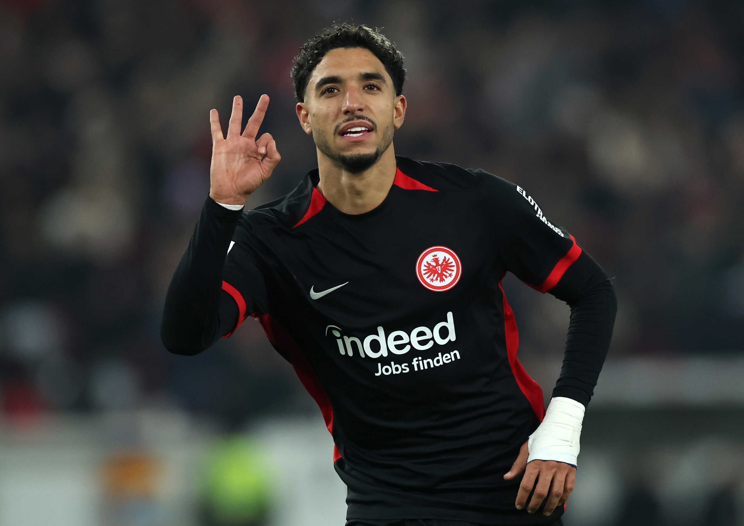 vfb-stuttgart-v-eintracht-frankfurt-bundesliga مرموش يقترب من السيتي!