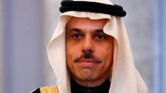 بن فرحان لقاء يجمع رؤساء الحكومات السابقين مع الموفد السعودي