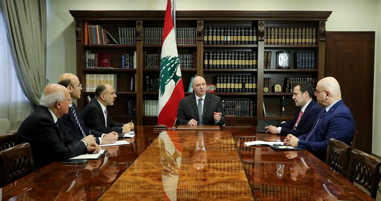 عون وموظفو القصر رئيس الجمهورية لموظفي قصر بعبدا: استمروا في عطائكم