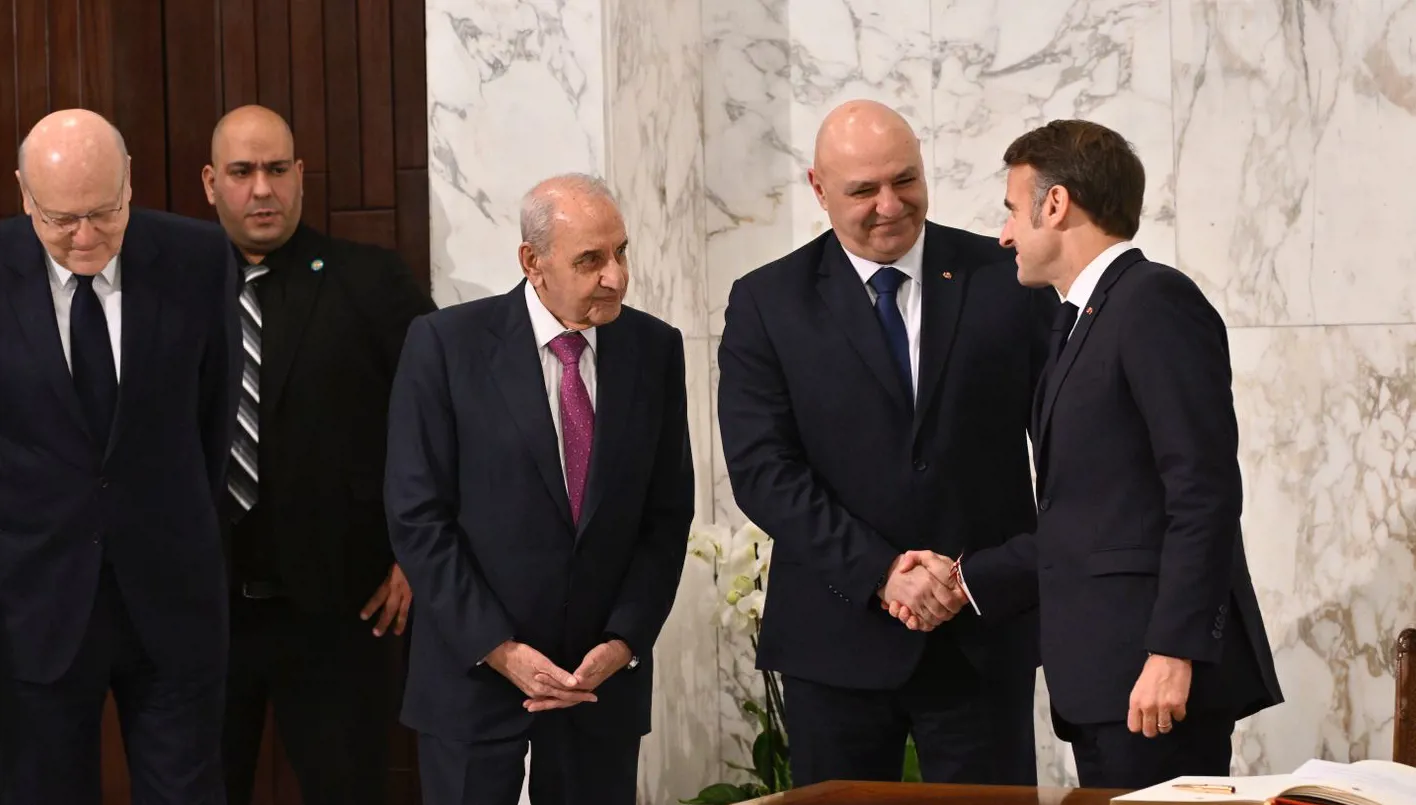ماكرون مع عون بري وميقاتي ماكرون مع عون بري وميقاتي