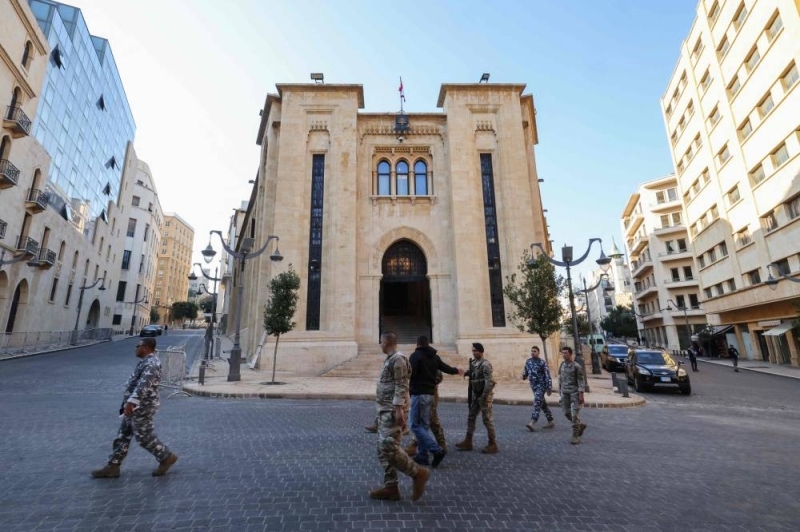 النواب يتوافدون الى المجلس للاقتراع في الدورة الثانية لانتخاب رئيس للجمهورية