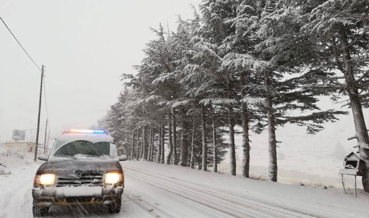snow-weather-donnye بالفيديو- الثلج يغمر المرتفعات وجليد على الطرقات