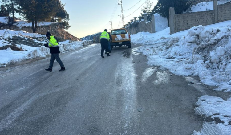 جرف الثلوج وزارة الأشغال: صباح أبيض من جبال لبنان