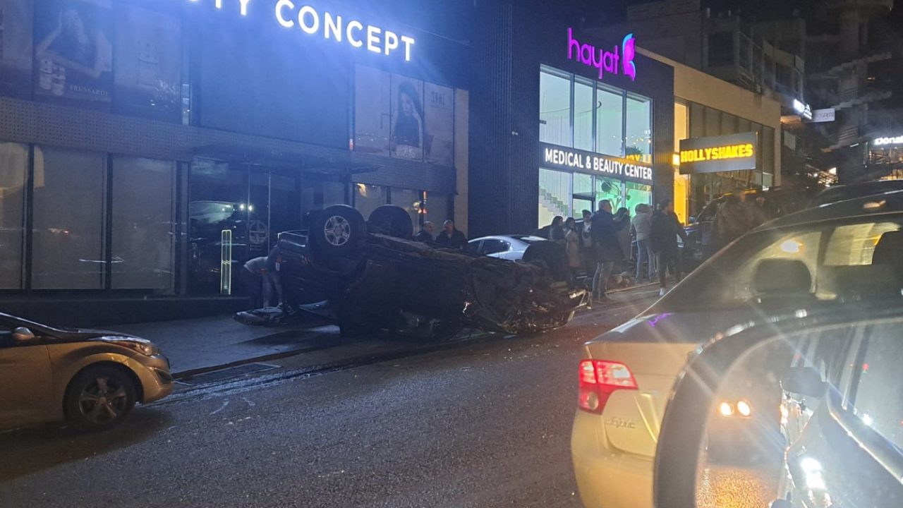 بالفيديو- لحظة وقوع الحادث مساء أمس على أوتوستراد بكفيا والذي أدّى الى سقوط جريحين