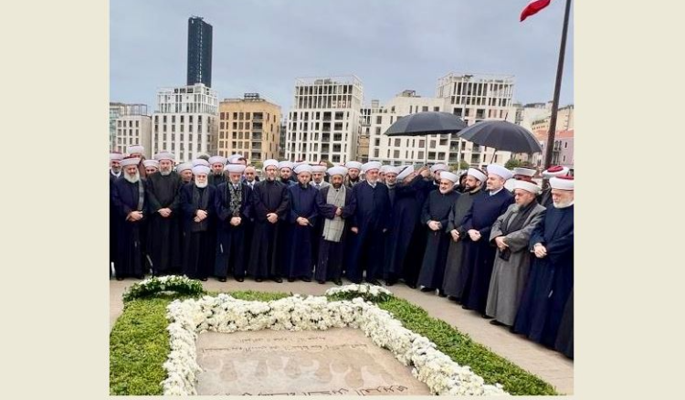 ضريح الحريري دريان زارضريح الحريري: ممارساته الوطنية تجاوزت الخنادق المذهبية والكهوف الطائفية