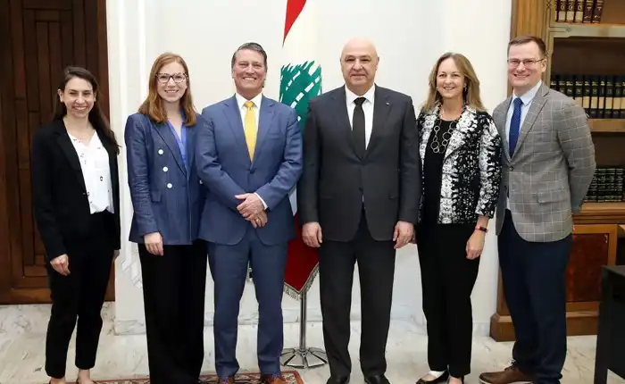 عون الوفد الاميركي