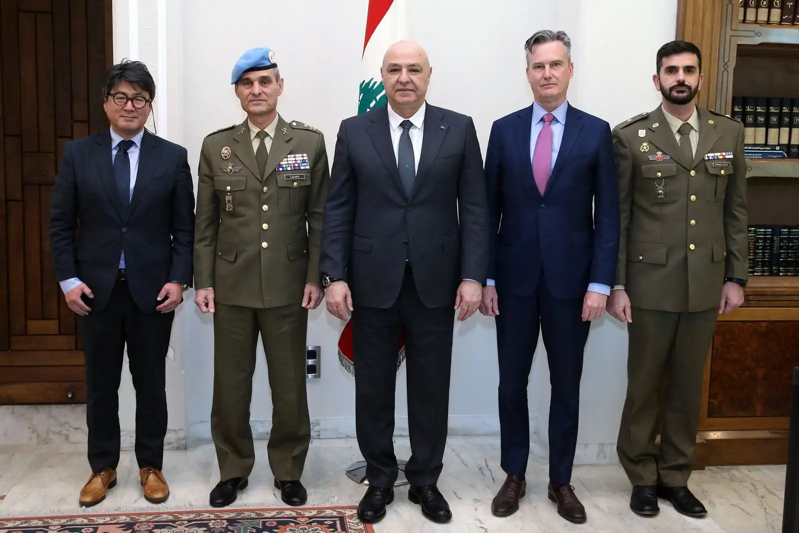 عون ولازارو