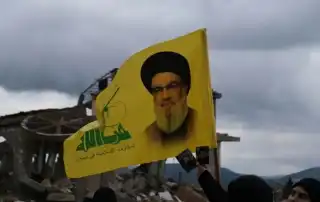 نصرالله علم حزب الله