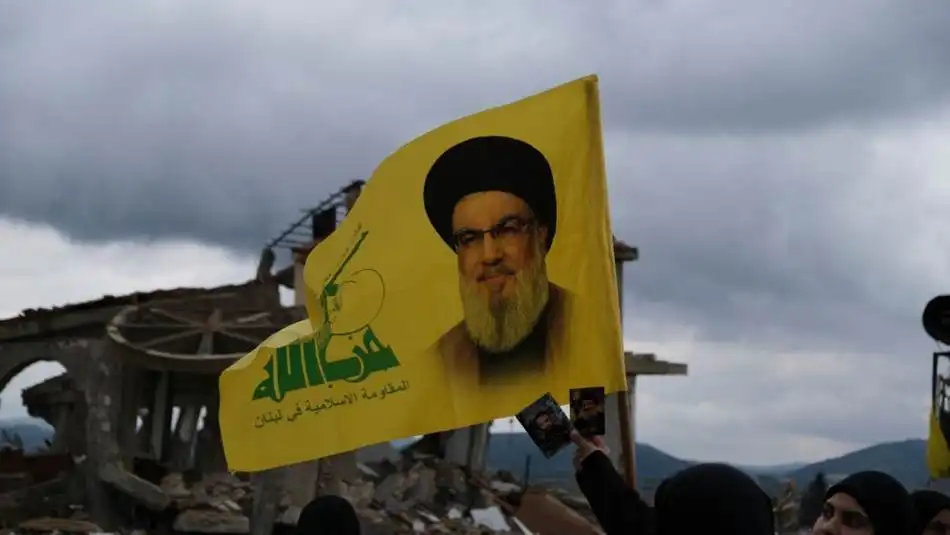 نصرالله علم حزب الله