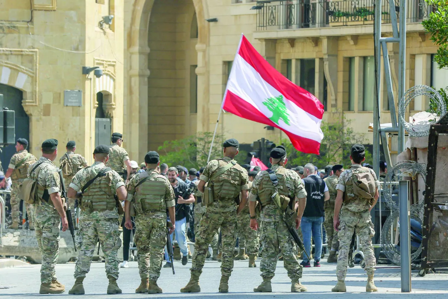 جيش برلمان تعيين قائد الجيش والمجلس العسكري أولوية الحكومة
