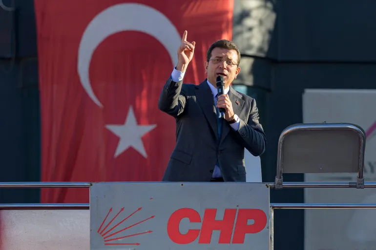 رئيس بلدية اسطنبول بعد اعتقال رئيس بلديّة اسطنبول المعارض لإردوغان، الليرة التركيّة تهبط الى أدنى مستوى