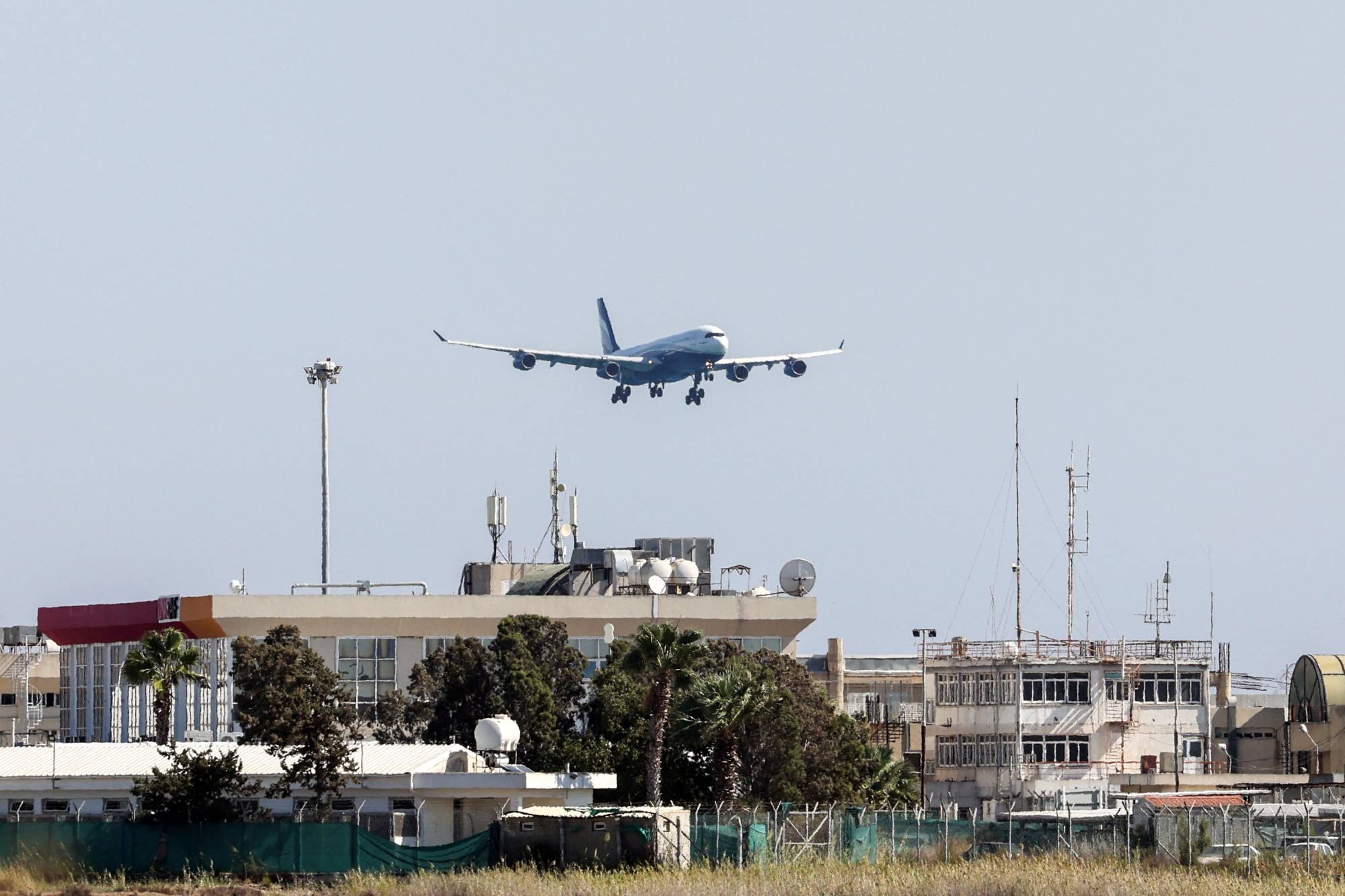 Australian nationals evacuated from Lebanon arrive at Larnaca airport ثلاث طائرات إماراتيّة تصل ظهر اليوم الى بيروت، ووفدٌ لبناني رسمي لاستقبالها