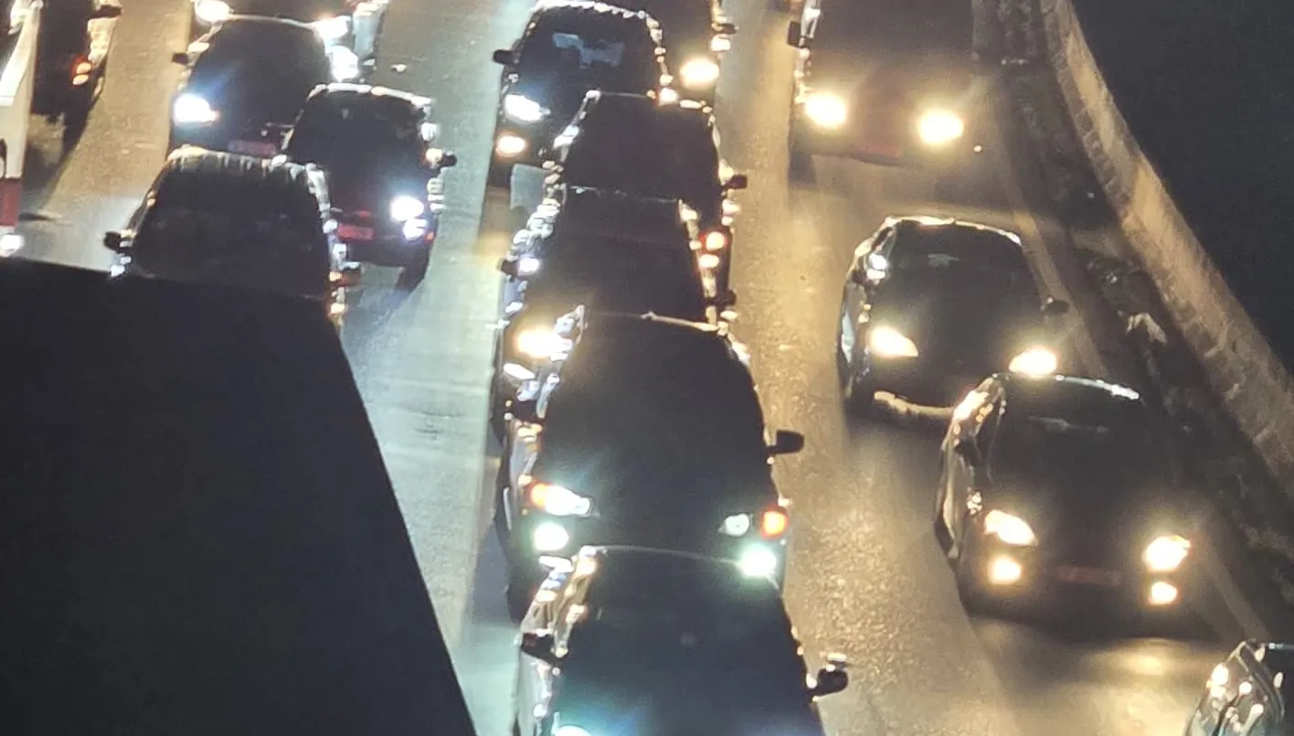 بالفيديو- زحمة سير خانقة عند جسر الأولي عند مدخل صيدا الشمالي جراء التدابير الأمنية