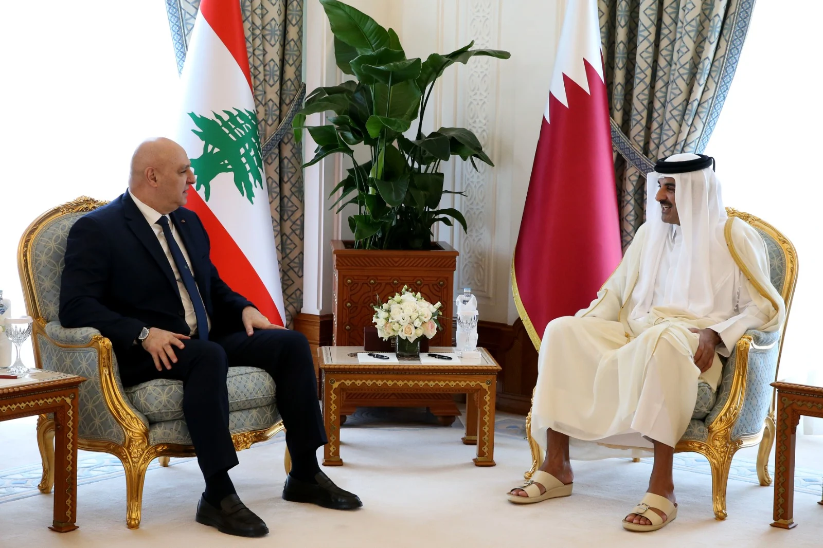 امير قطر رئيس الجمهوريّة وأمير قطر يشدّدان على ضرورة تطبيق حصريّة السلاح بيد الدولة