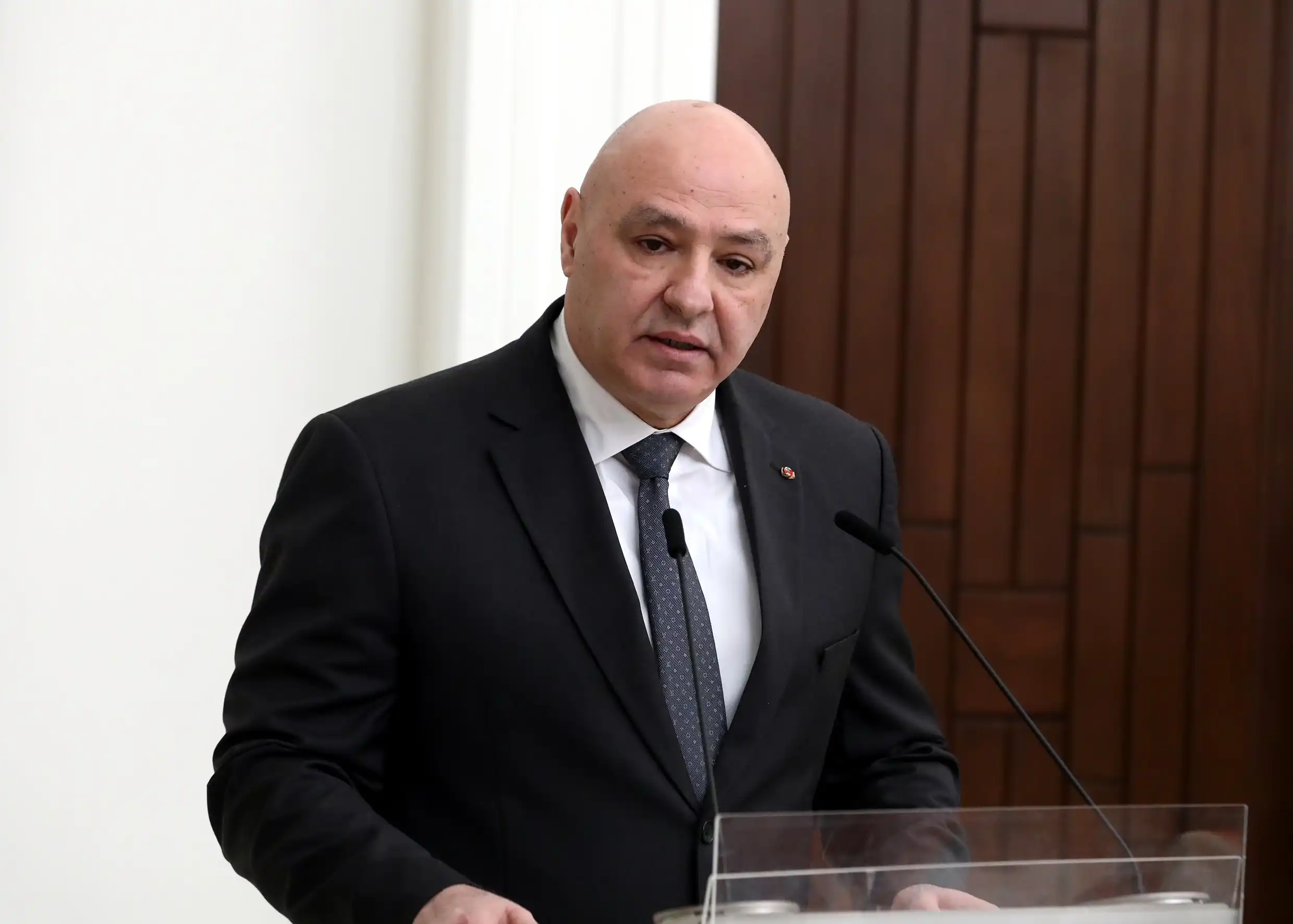 جوزيف عون عون زار المديريتين العامتين لقوى الامن الداخلي والامن العام: ادعوكم الى إعادة الهيبة الى قوى الامن