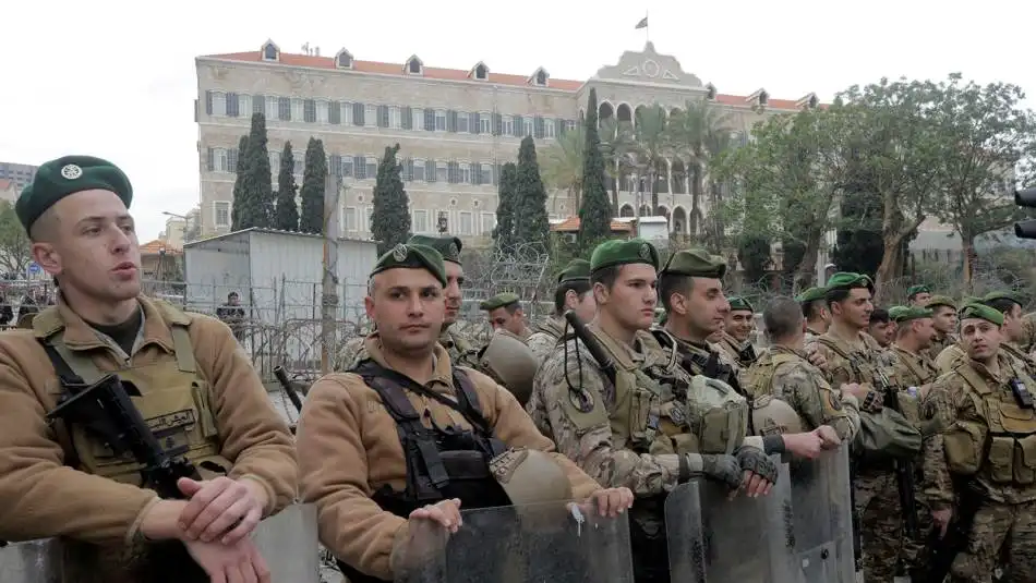 جيش لبنان السراي