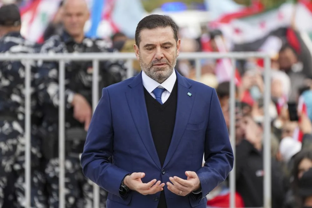 سعد الحريري امام الضريح