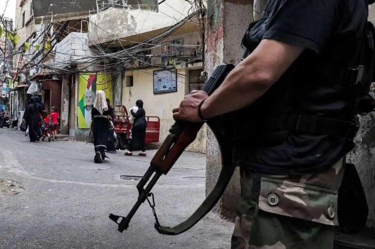 سلاح مخيمات فلسطينية