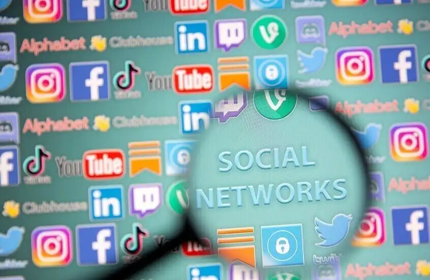 سوشيال ميديا