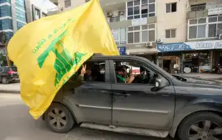 سيارة حزب الله علم