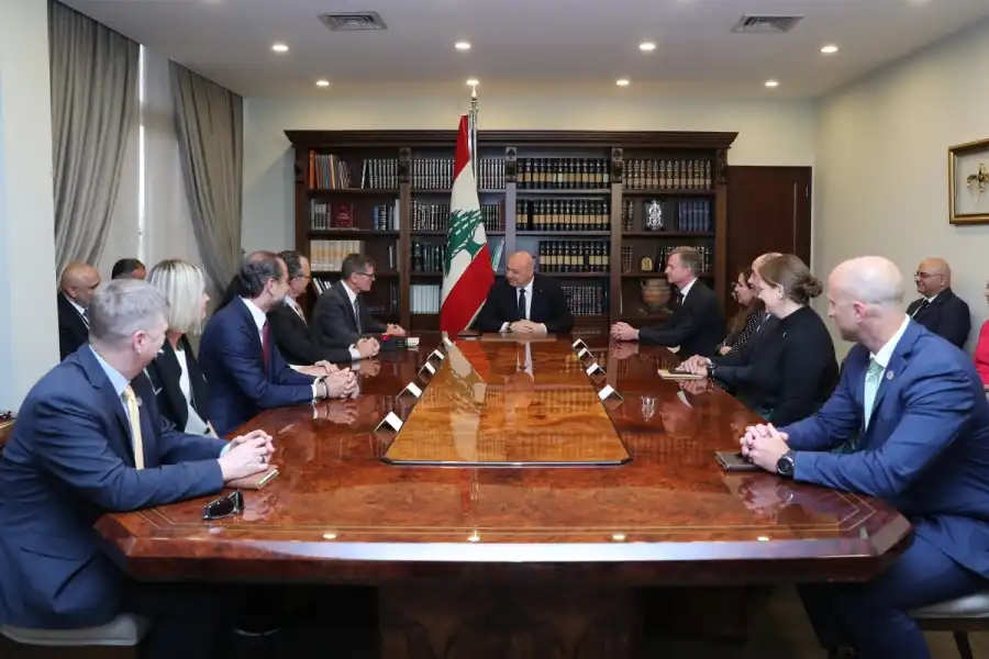 عون مُستقبلاً وفداً من معهد الشرق الأوسط للدراسات في واشنطن عون مُستقبلاً وفداً من معهد الشرق الأوسط للدراسات في واشنطن