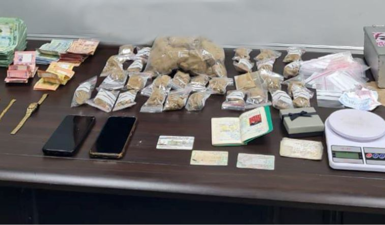 مضبوطات مروّج مخدّرات في قبضة مفرزة استقصاء الجنوب