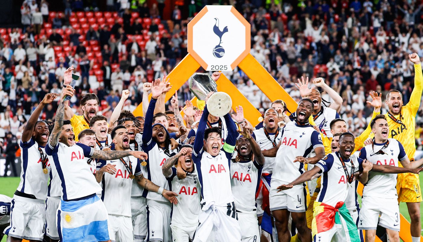 1-Spurs-UEL-trophy توتنهام يتوّج بلقب الدوري الأوروبي بعد غياب… وعودة إلى دوري الأبطال!