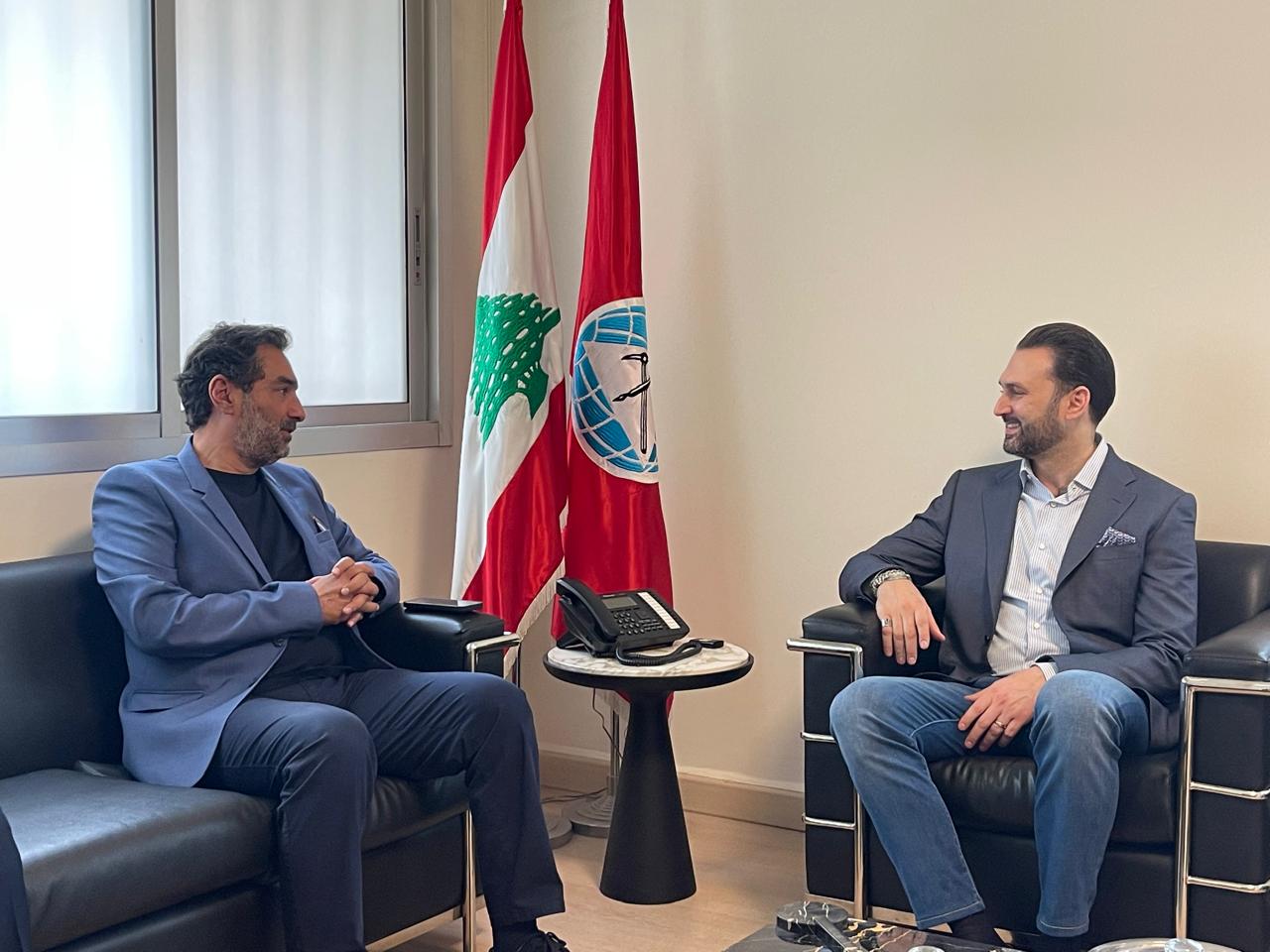 جنبلاط يعرض والصادق تطوّرات الأوضاع