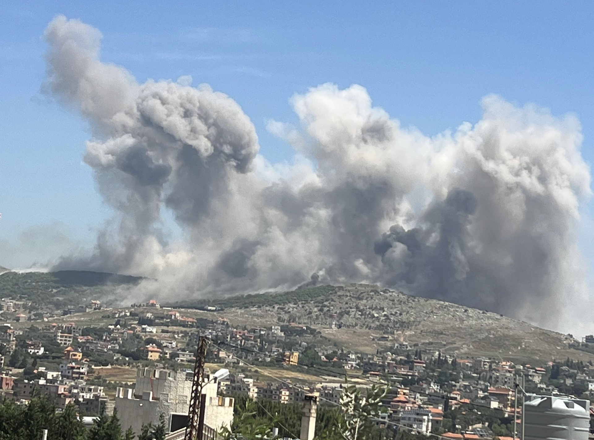 بالفيديو- لحظة الاغارة على موقع الدبشه وعلي الطاهر بالنبطية الفوقا