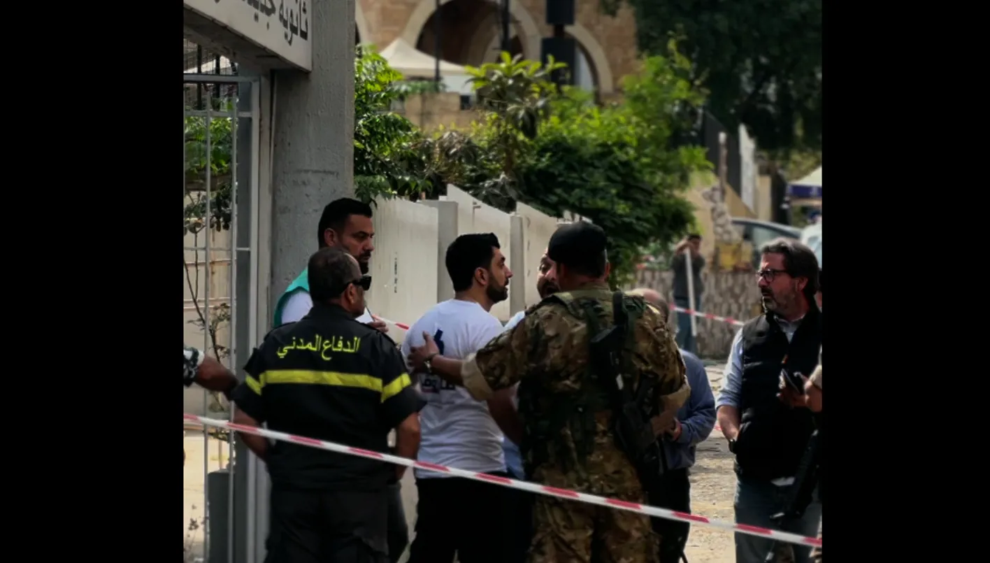 اشكال الجديدة تلاسن عوني – قوّاتي “محدود” أمام مركز اقتراع في الجديدة