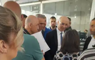 الحجار النافعة