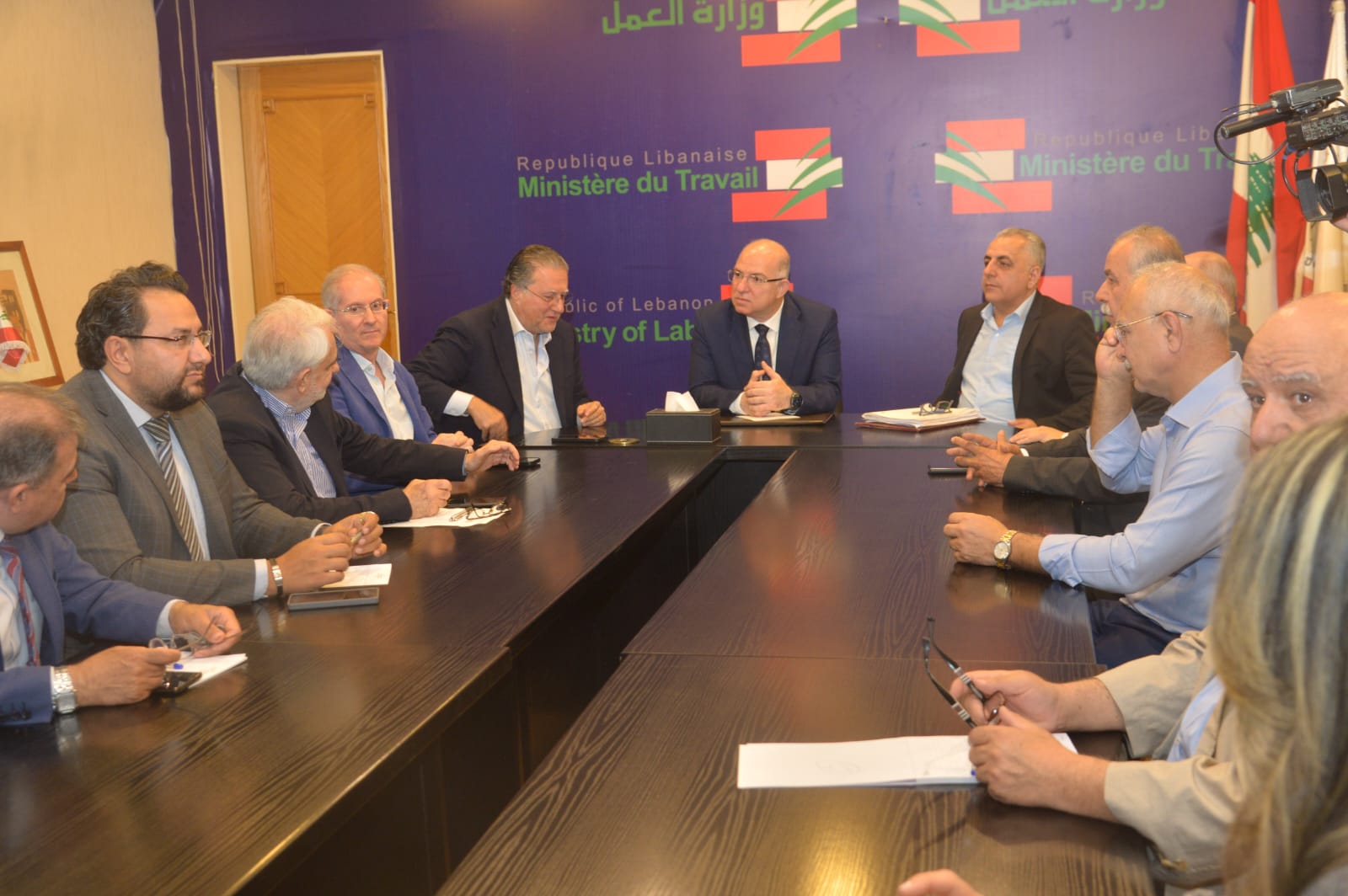 العمل رفع الحدّ الأدنى للأجور إلى 28 مليوناً مع زيادة التقديمات العائلية الضعفين والتقديمات المدرسية ضعفين ونصف