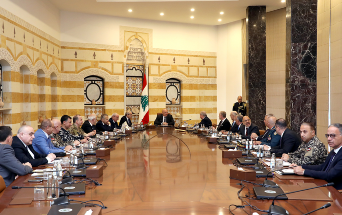 المجلس الاعلى للدفاع عون