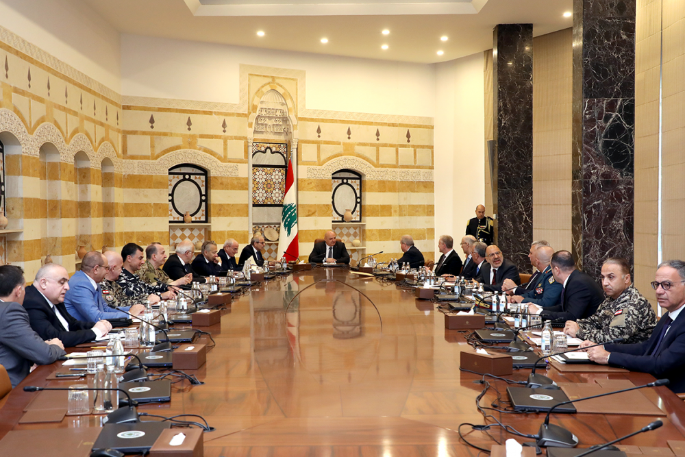 المجلس الاعلى للدفاع عون المجلس الاعلى للدفاع عون