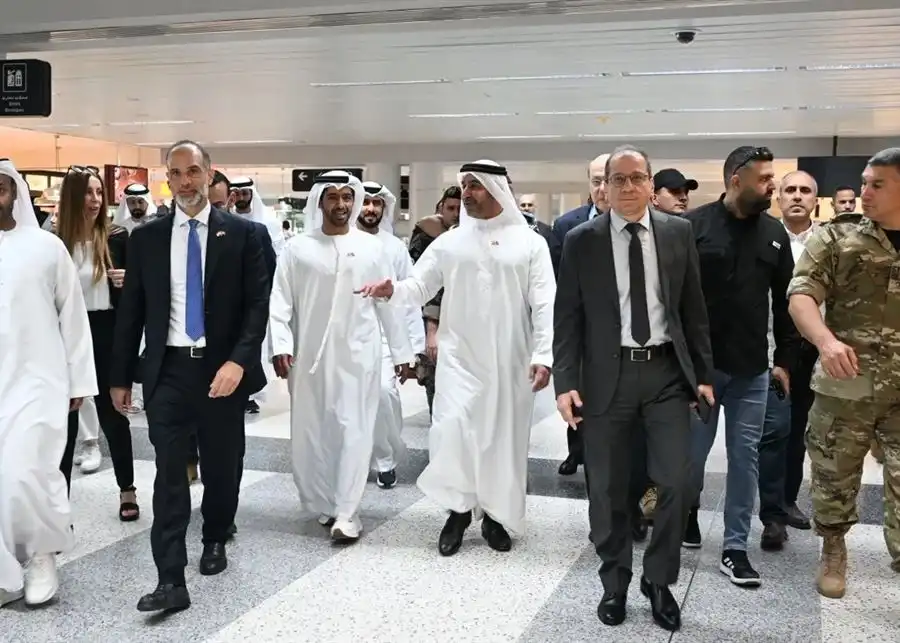 الوفد الاماراتي المطار