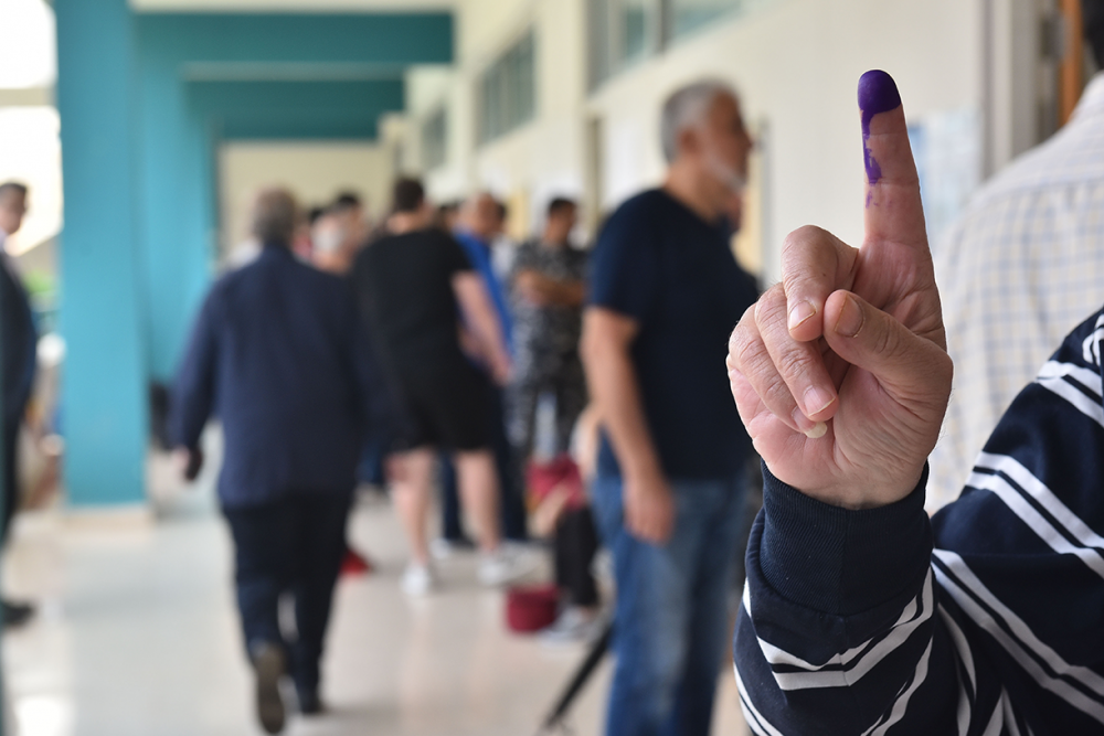 انتخابات اصبع حبر النزال البلدي انطلق… ولبنان يحذّر “حماس”