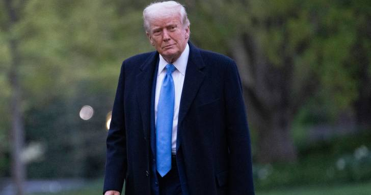 ترامب ترمب يعقد اجتماعًا للانضمام للحرب ضدّ ايران!