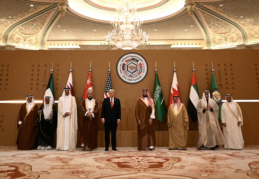 ترامب في القمة ترامب من الرياض: يمكن للبنان بناء دولة بعيداً عن حزب الله، والأمير السعودي: ندعم حصريّة السلاح