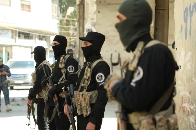 داعش إنتحاري من داعش يفجّر نفسه في حلب وسط اشتباكات عنيفة مع قوى الأمن