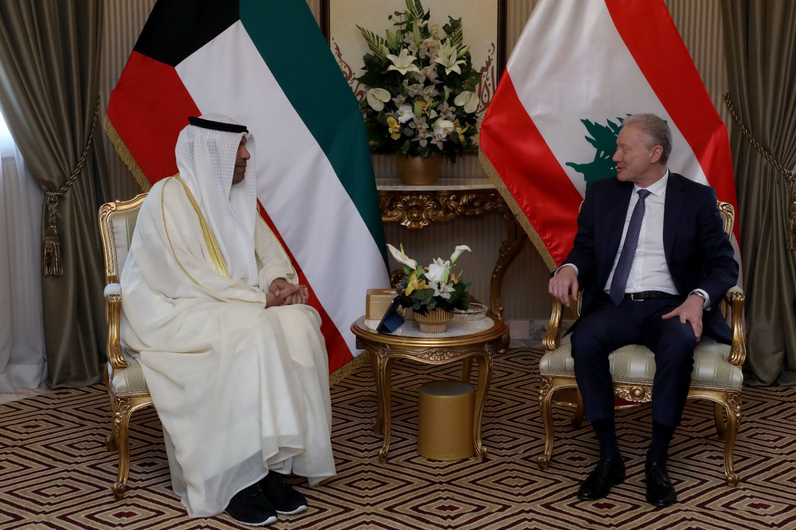رجي 1 رجي يلتقي نظيره الكويتي ويدعو الكويتيين للعودة الى لبنان