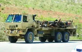 شاحنة اسلحة