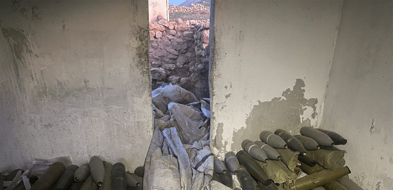 صواريخ ومدافع بالفيديو- الجيش الإسرائيلي: صادرنا صواريخ ومدافع في الجولان من مركز عسكري